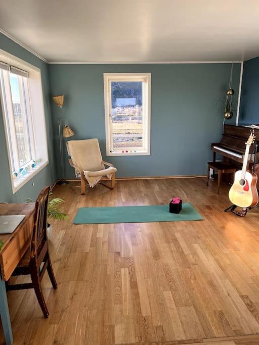 Sjarmerende Hus Med Orkesterplass Til Hav Og Fjell Stave Exterior foto