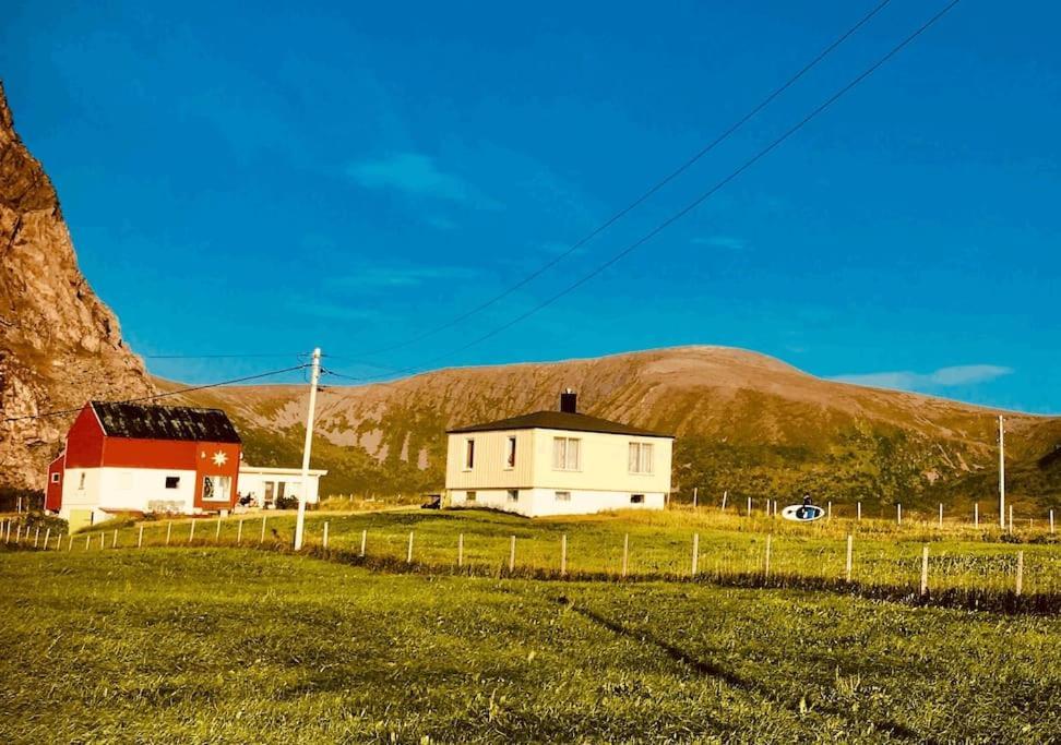 Sjarmerende Hus Med Orkesterplass Til Hav Og Fjell Stave Exterior foto