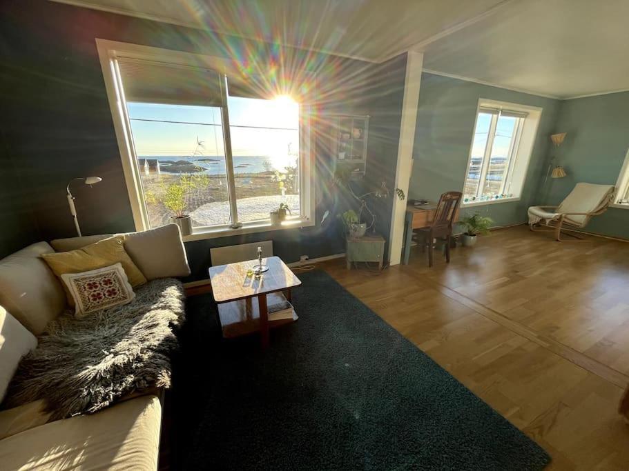 Sjarmerende Hus Med Orkesterplass Til Hav Og Fjell Stave Exterior foto